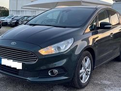 Verde Usado 2018 Ford S-MAX S Monovolume | € 21.000