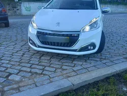 Usado 2017 Peugeot 208 Citadino | € 10.000 (Preço justo)
