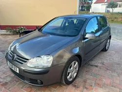 Cinzento Usado 2006 VW Golf V Citadino | € 8.500