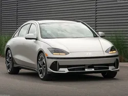 Cinzento Usado 2023 Hyundai Ioniq 6 Techniq Sedan | € 33.000
