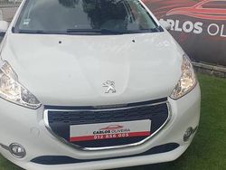 Branco glaciar Usado 2015 Peugeot 208 Active Citadino | € 8.750 (Preço justo)