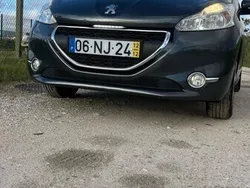 Cinza Usado 2012 Peugeot 208 Style Citadino | € 5.990 (Preço justo)