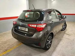 Cinza Usado 2020 Toyota Yaris Hybrid Comfort | € 16.900 (Preço justo)