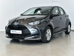 Cinza (pintura metalizada) Usado 2021 Toyota Yaris Comfort Sedan | € 23.250 (Preço elevado)