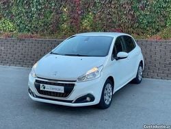 Branco Usado 2020 Peugeot 208 Citadino | € 9.000