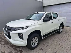 Branco Usado 2023 Mitsubishi L200 Pickup | € 38.500 (Preço justo)