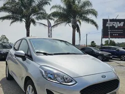 Cinzento (metalizado) Usado 2018 Ford Fiesta Business Edition Citadino | € 10.990 (Bom preço)