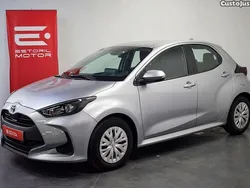 Cinza Usado 2022 Toyota Yaris Hybrid Comfort Citadino | € 19.500 (Preço justo)