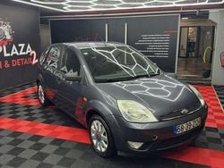 Usado 2005 Ford Fiesta Sedan | € 3.000
