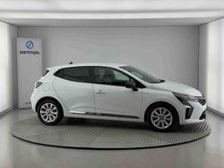 Branco Usado 2023 Renault Clio V Evolution Citadino | € 16.990 (Preço justo)