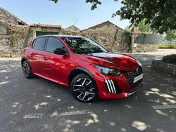 Vermelho Usado 2024 Peugeot e-208 GT Citadino | € 25.990 (Preço justo)