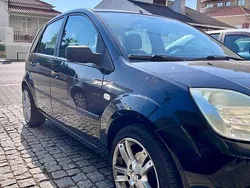 Usado 2005 Ford Fiesta Citadino | € 2.700