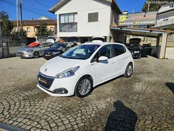 Branco Usado 2018 Peugeot 208 Signature Sky Citadino | € 10.900 (Bom preço)