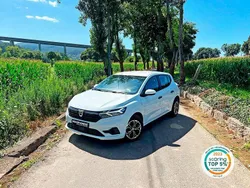 Branco Usado 2022 Dacia Sandero Essentiel Citadino | € 13.990 (Bom preço)