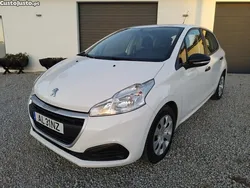 Branco Usado 2016 Peugeot 208 Citadino | € 9.750 (Preço justo)