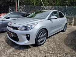 Cinza Usado 2017 Kia Rio Urban | € 11.900 (Preço justo)