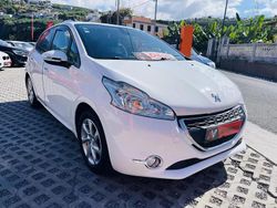 Branco Usado 2013 Peugeot 208 Active Citadino | € 9.950 (Caro)