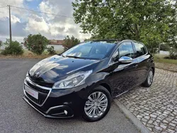 Usado 2015 Peugeot 208 Allure Citadino | € 9.950 (Preço justo)