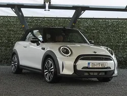 Branco Usado 2024 Mini Cooper Cabriolet Classic Cabrios | € 34.500