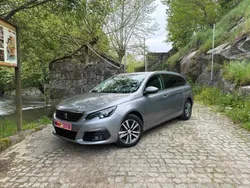 Cinzento (metalizado) Usado 2018 Peugeot 308 Allure Carrinha | € 15.500 (Preço elevado)