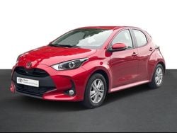 Vermelho (pintura metalizada especial) Usado 2024 Toyota Yaris Comfort | € 25.250 (Preço justo)