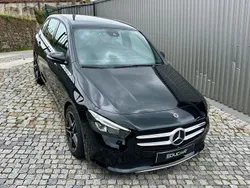 Preto Usado 2020 Mercedes B180 Style Monovolume | € 22.990 (Preço justo)