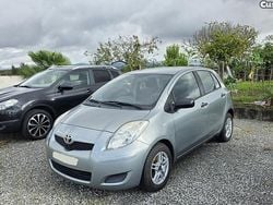 Cinza Usado 2010 Toyota Yaris Citadino | € 7.500 (Preço justo)