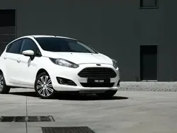 Branco Usado 2014 Ford Fiesta Trend Citadino | € 8.600 (Preço justo)