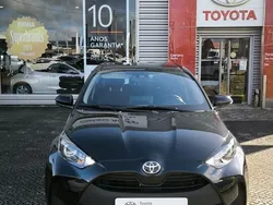 Preto (pintura metalizada) Usado 2023 Toyota Yaris Comfort Sedan | € 18.250 (Preço justo)