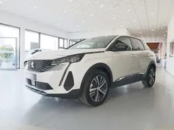 Branco Usado 2023 Peugeot 3008 Allure SUV | € 28.700 (Preço justo)