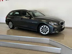 Cinza Usado 2020 BMW 320 Sport Line Carrinha | € 28.800 (Preço justo)