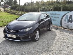 Azul Usado 2014 Toyota Auris Comfort Sedan | € 11.950 (Bom preço)
