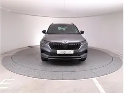 Cinzento escuro metalizado Usado 2025 Skoda Karoq SportLine SUV | € 28.990 (Preço justo)