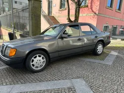 Cinzento Usado 1989 Mercedes E230 | € 7.450