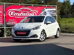 Branco Usado 2016 Peugeot 208 Access Citadino | € 9.950 (Preço justo)