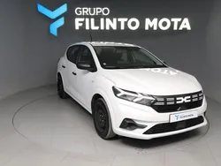 Branco Usado 2024 Dacia Sandero Essentiel Citadino | € 16.980 (Bom preço)