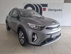 Cinza Usado 2025 Kia Stonic SUV | € 17.990 (Preço justo)