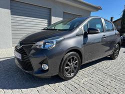 Cinza Usado 2015 Toyota Yaris Active Citadino | € 12.950 (Preço justo)