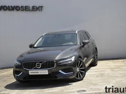 Preto sólido Usado 2022 Volvo V60 Core Carrinha | € 44.800 (Preço elevado)