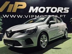Cinzento Usado 2022 Renault Clio V Intens Citadino | € 18.900 (Preço justo)
