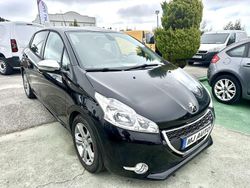 Preto Usado 2015 Peugeot 208 Allure Citadino | € 9.900 (Preço justo)