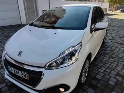 Branco Usado 2019 Peugeot 208 Signature Sky Citadino | € 10.799 (Bom preço)