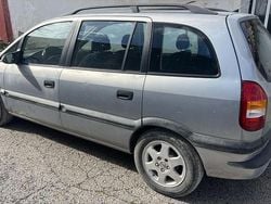 Usado 2000 Opel Zafira Sedan | € 1.189