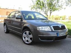 Cinzento Usado 2005 Skoda Superb Sedan | € 9.280