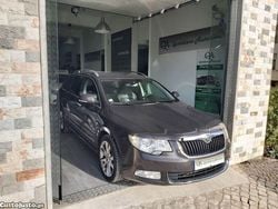 Castanho Usado 2010 Skoda Superb Elegance Sedan | € 9.950