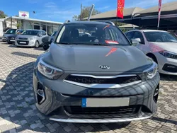 Cinza Usado 2021 Kia Stonic SUV | € 16.900 (Preço justo)