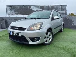 Cinza Usado 2007 Ford Fiesta Trend Citadino | € 3.970 (Preço justo)