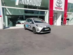 Cinza (pintura metalizada) Usado 2019 Toyota Yaris Comfort Sedan | € 20.000