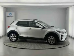 Cinzento Usado 2024 Kia Stonic SUV | € 17.990 (Preço justo)