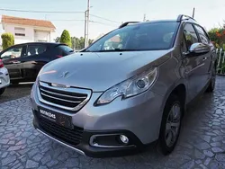 Cinzento Usado 2015 Peugeot 2008 SUV | € 9.490 (Preço justo)